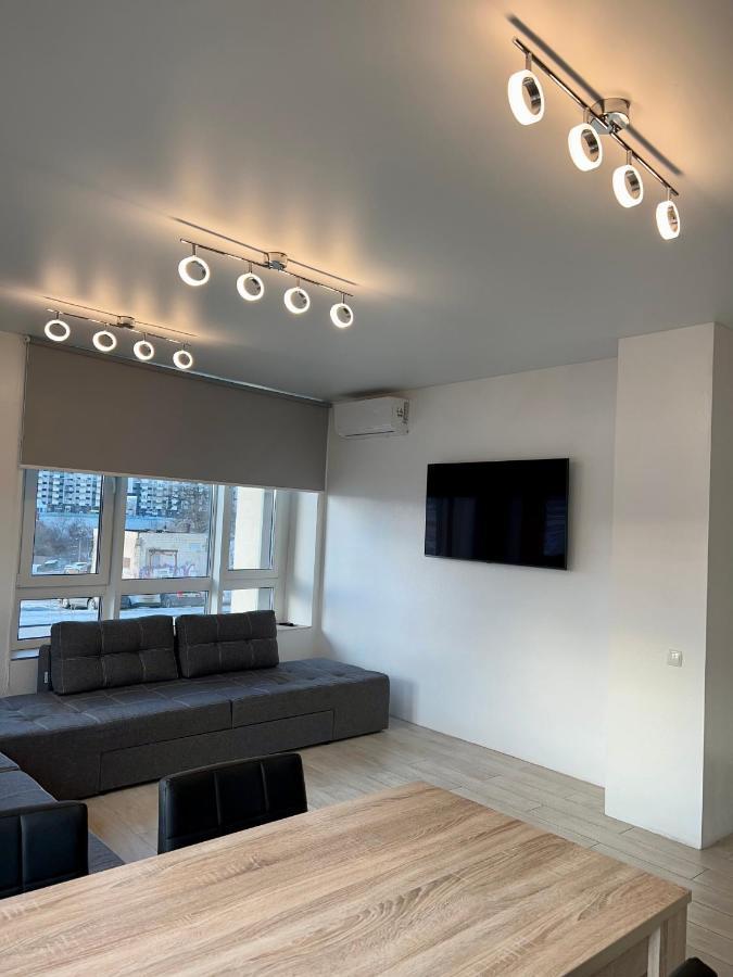 קייב New 3 Rooms Apartment Near The Metro Station מראה חיצוני תמונה