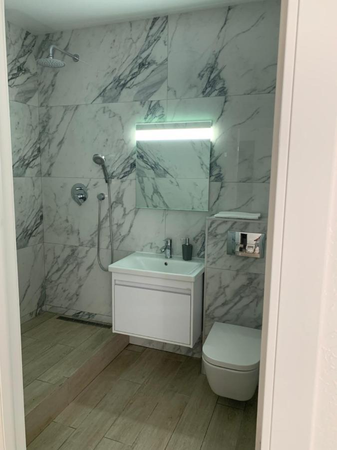 קייב New 3 Rooms Apartment Near The Metro Station מראה חיצוני תמונה