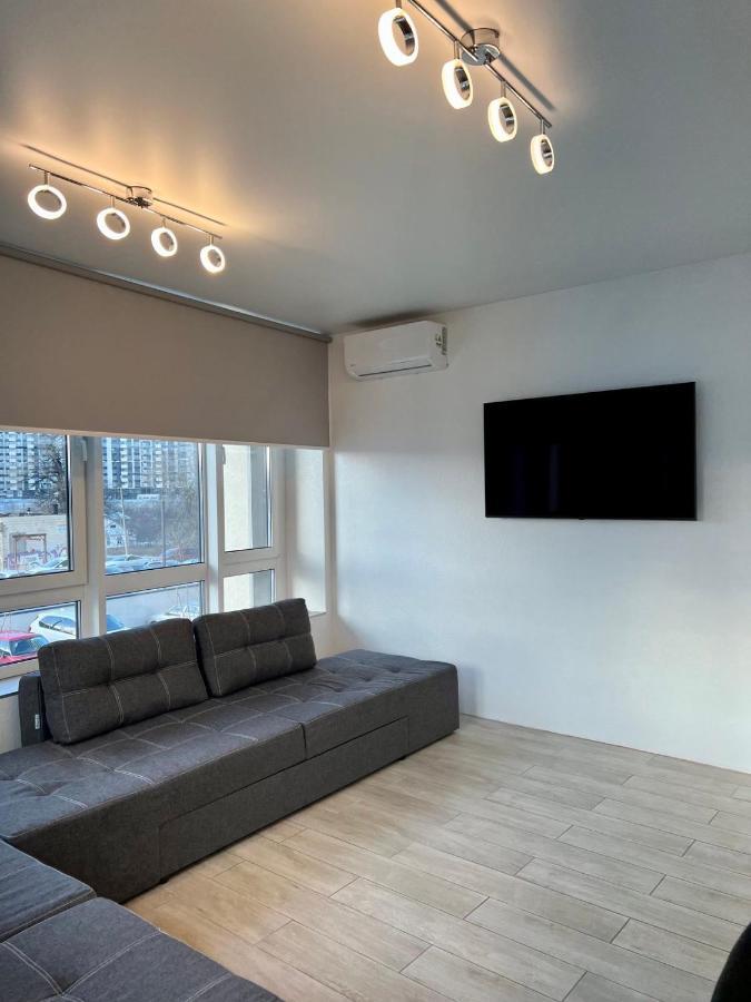 קייב New 3 Rooms Apartment Near The Metro Station מראה חיצוני תמונה
